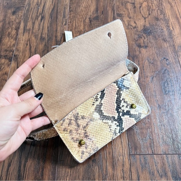 Madewell • The Leather Belt Bag: Snake Embossed Edition python snakeskin - Picture 5 of 10